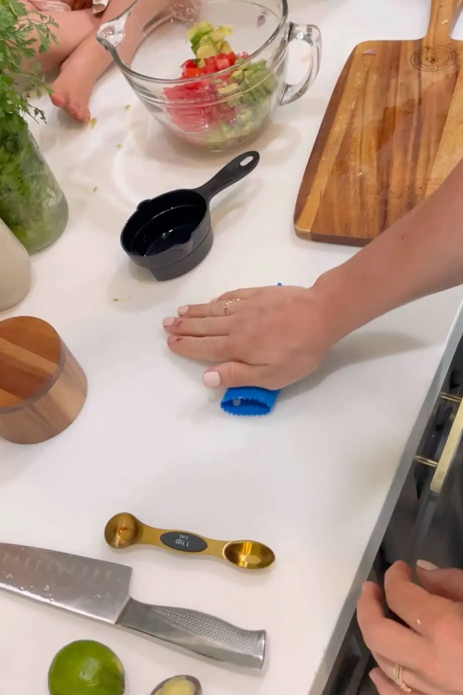 Easy way to peel garlic. 